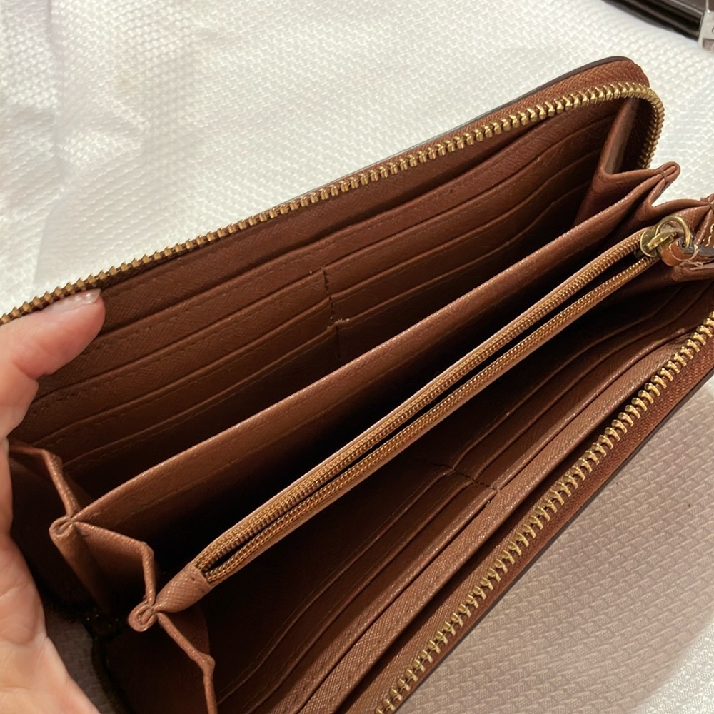 Fossil Brown Leather WalletLadies Classy Fossil Brown Leather Wallet Barely Used - Picture 5 of 10
